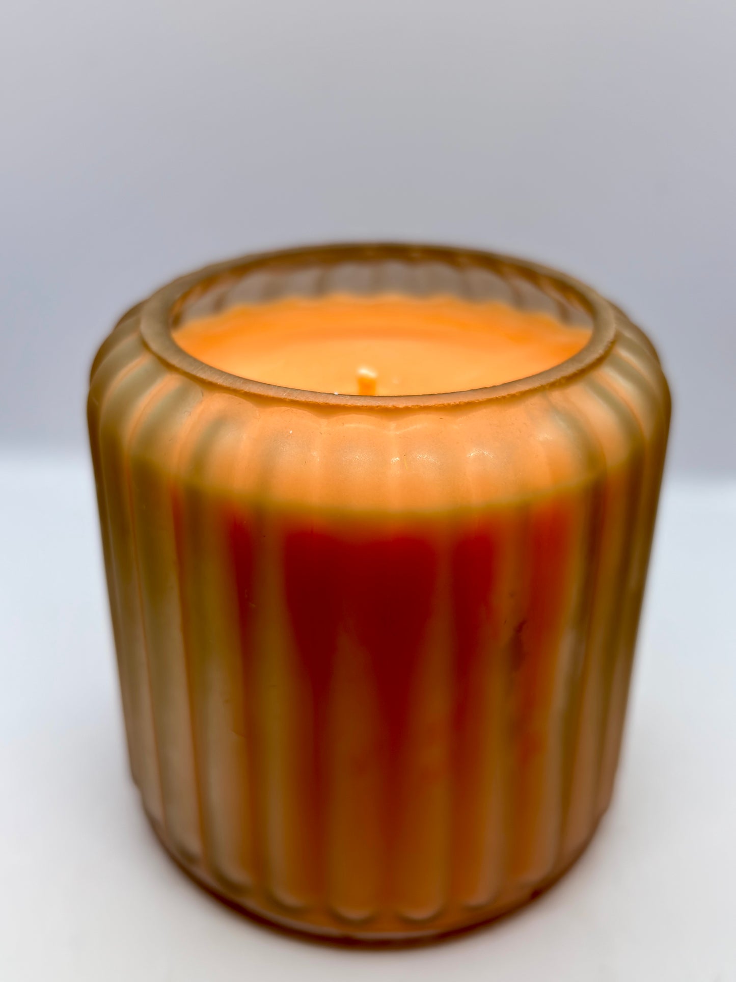 Amber Glow Ribbed Jar Candle – Warm & Elegant Home Décor