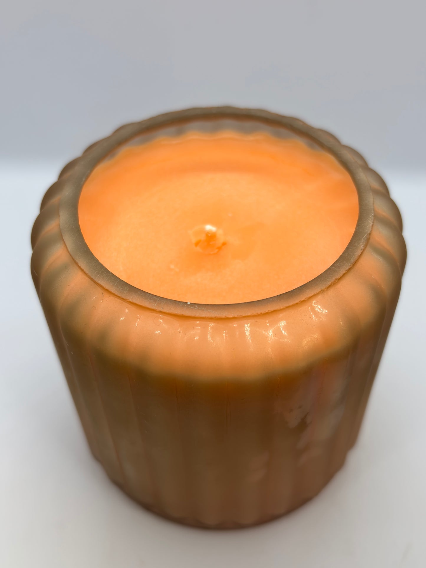 Amber Glow Ribbed Jar Candle – Warm & Elegant Home Décor